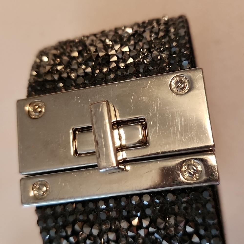 Beautiful cuff - Picture 4 of 7